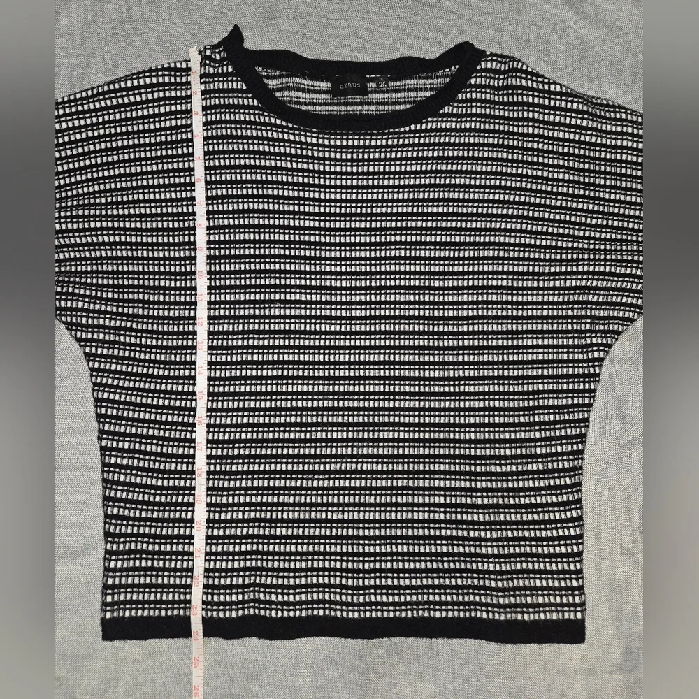 Cyrus Black & White Checkered Sweater Dolman Sleeves Size Large - Picture 6 of 9